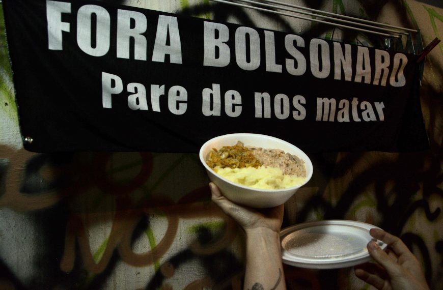 Ação Social Antifascista distribui comida no centro de Porto Alegre (13-10-2020)