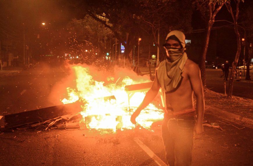 Justiça para Beto – A volta do Carrefour queima em Porto Alegre (20-11-2020)