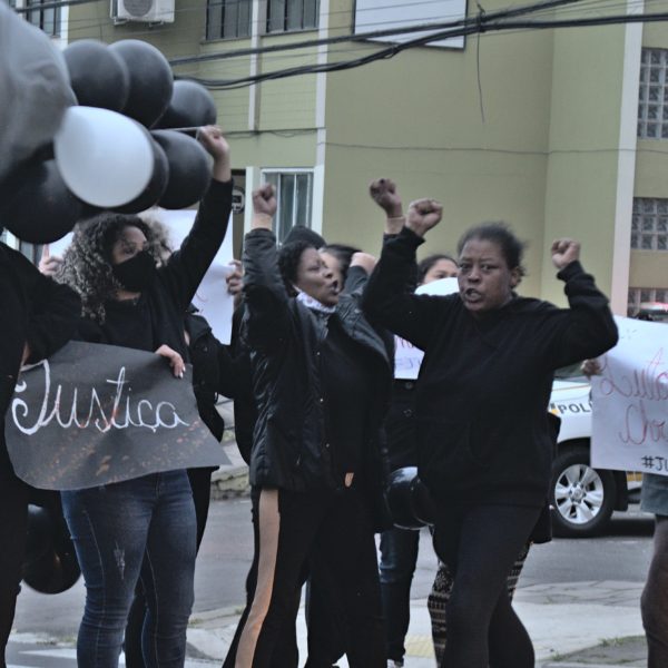 Familiares de homens mortos por policial de folga protestam por Justiça na Zona Leste de Poa (15-06-2021)