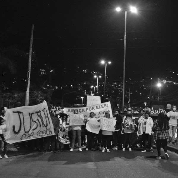 Família que perdeu quatro por tiros de PM de folga protesta mais uma vez pedindo justiça – VÍDEO (18-06-2021)